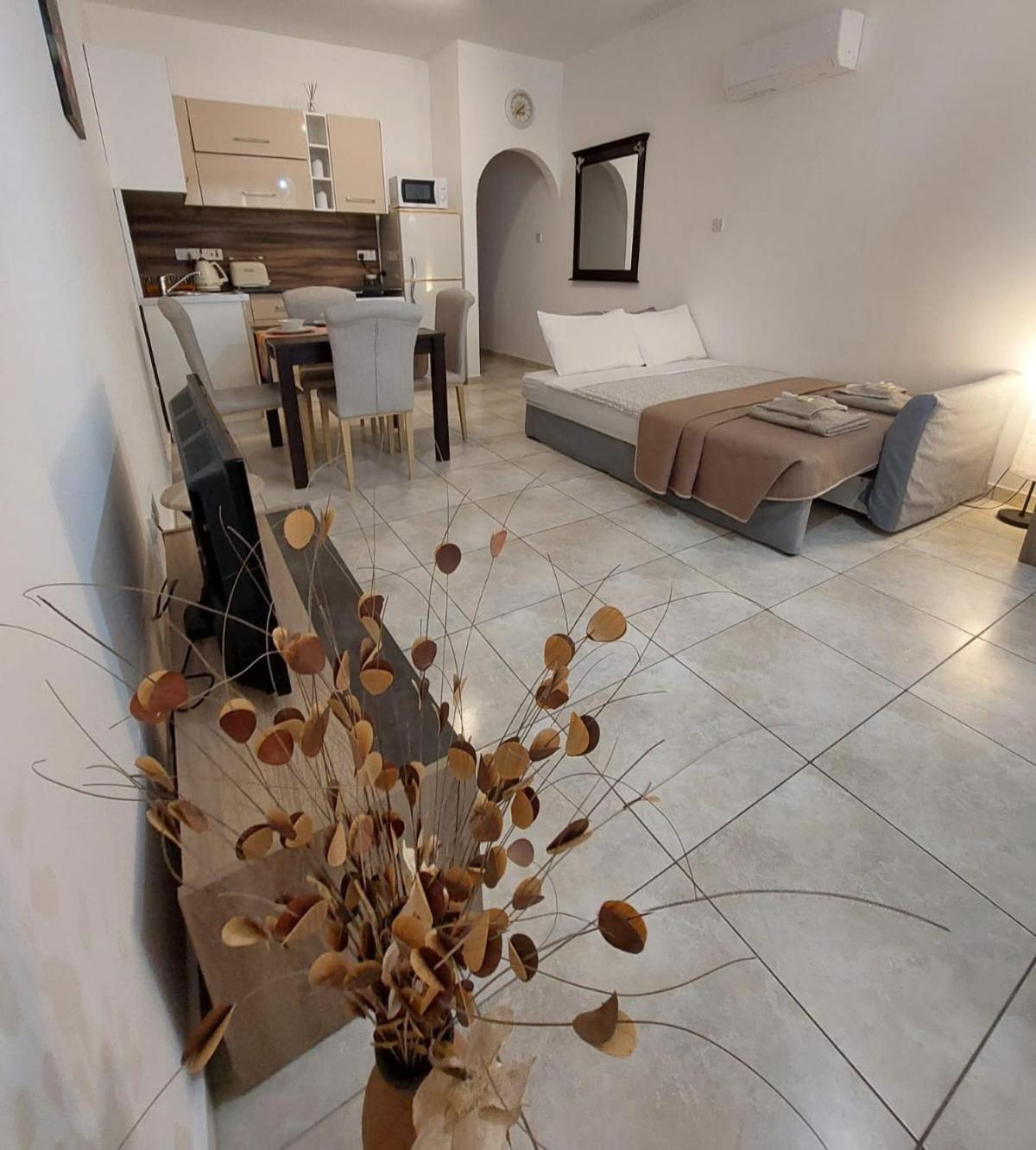 Joanne'S Cosy 1 Bdrm Apt Paphos Exterior photo